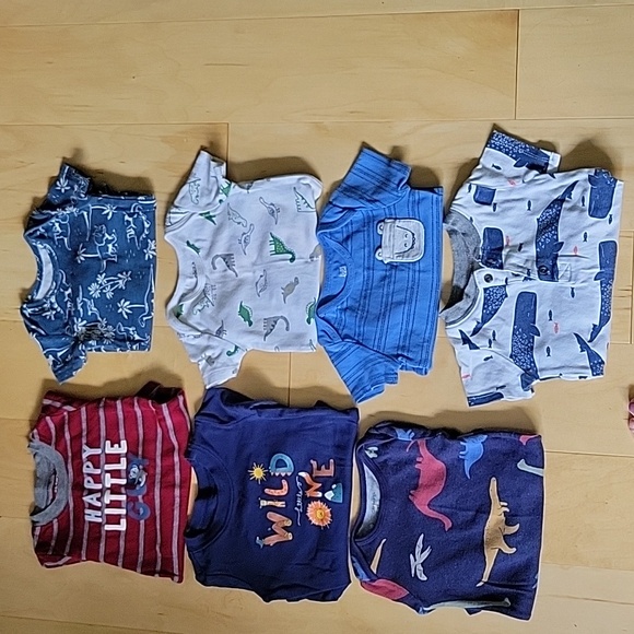 Carter's Other - Carter onsies bundle, Size 12 months, 3 Long  4 Short sleeves, Great Condition